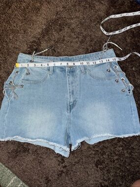 Light Blue Denim Lace-Up Women’s Shorts (no stretch, no tags size 5-7 )